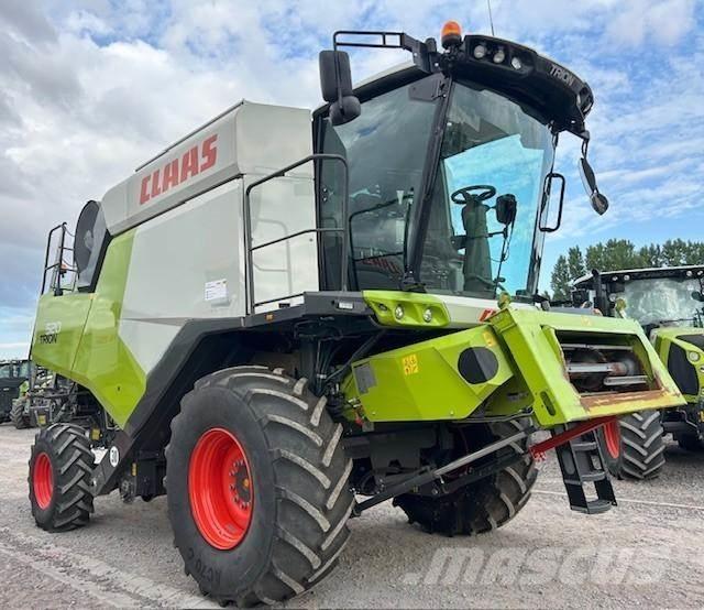 CLAAS TRION 520 Mietitrebbiatrici