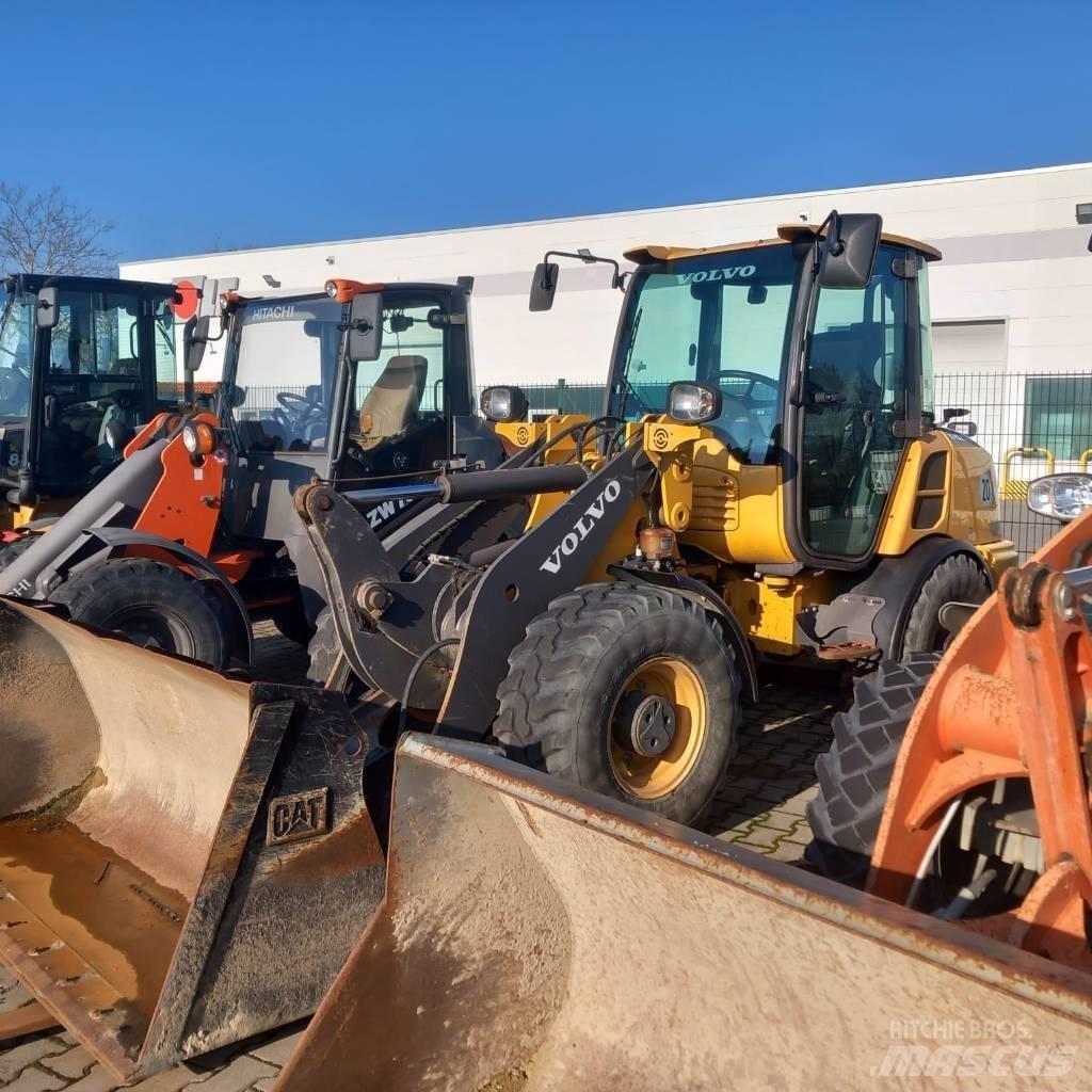 Volvo L 28 F Pale gommate