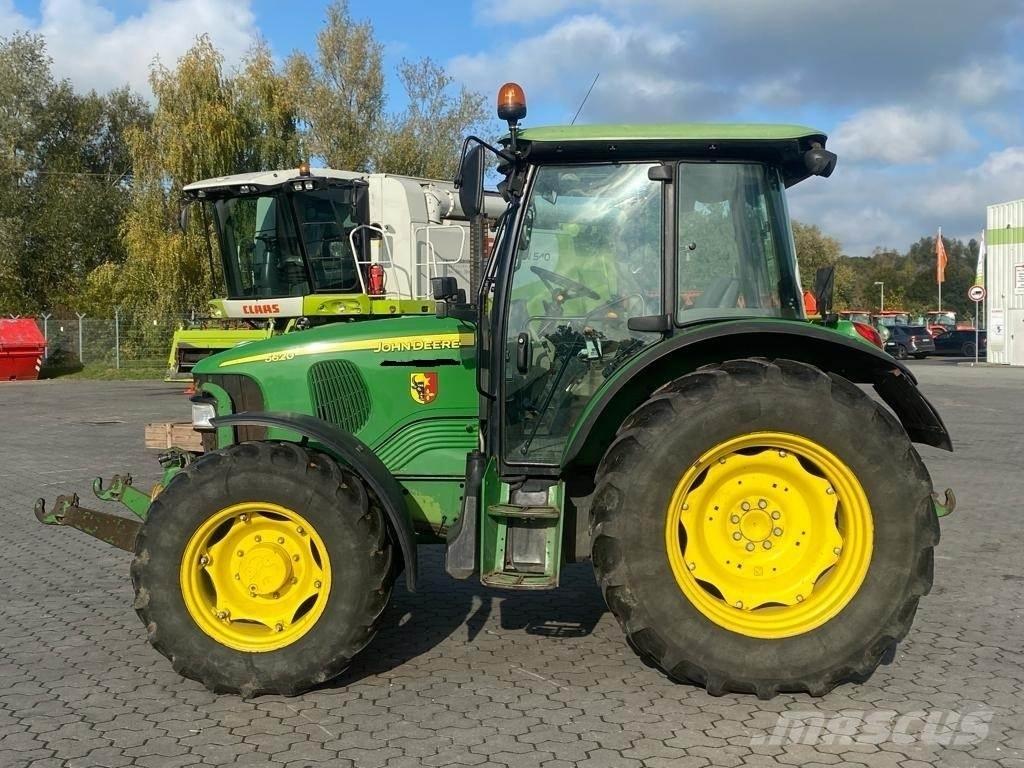 John Deere 5620 Trattori