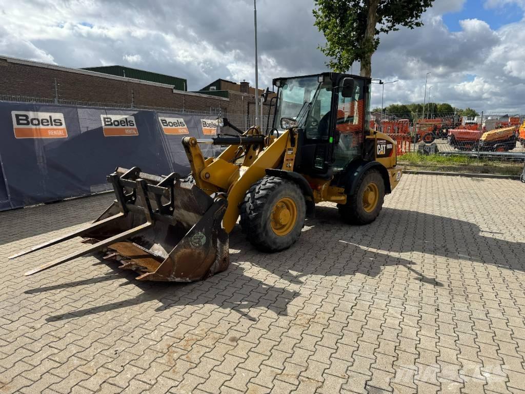 CAT 906M Pale gommate