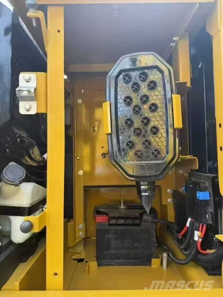 CAT 320 Escavatori cingolati