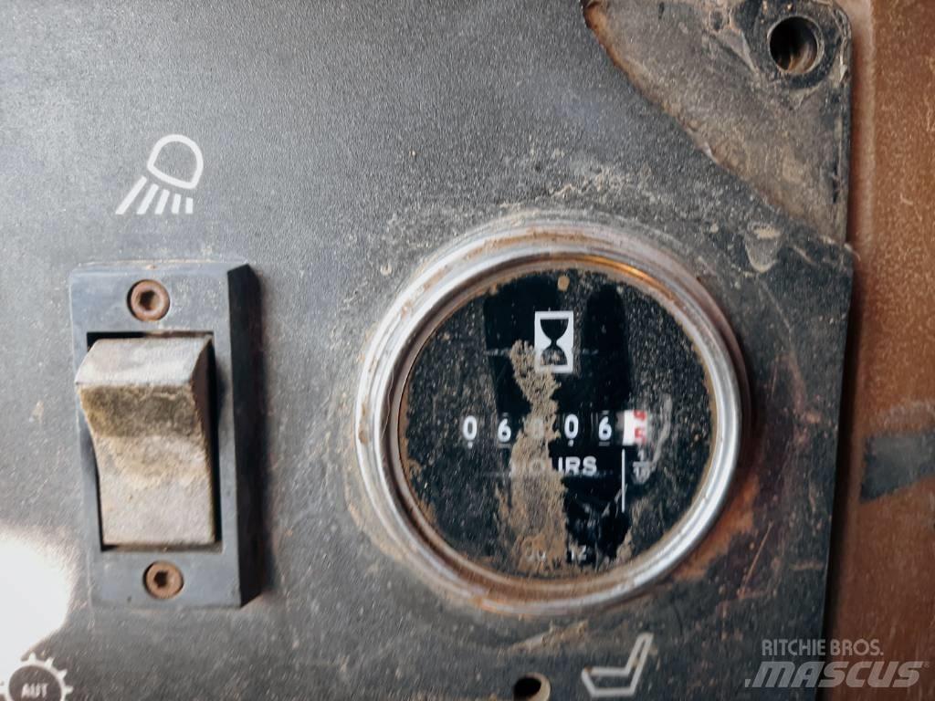 CAT 950 F Pale gommate