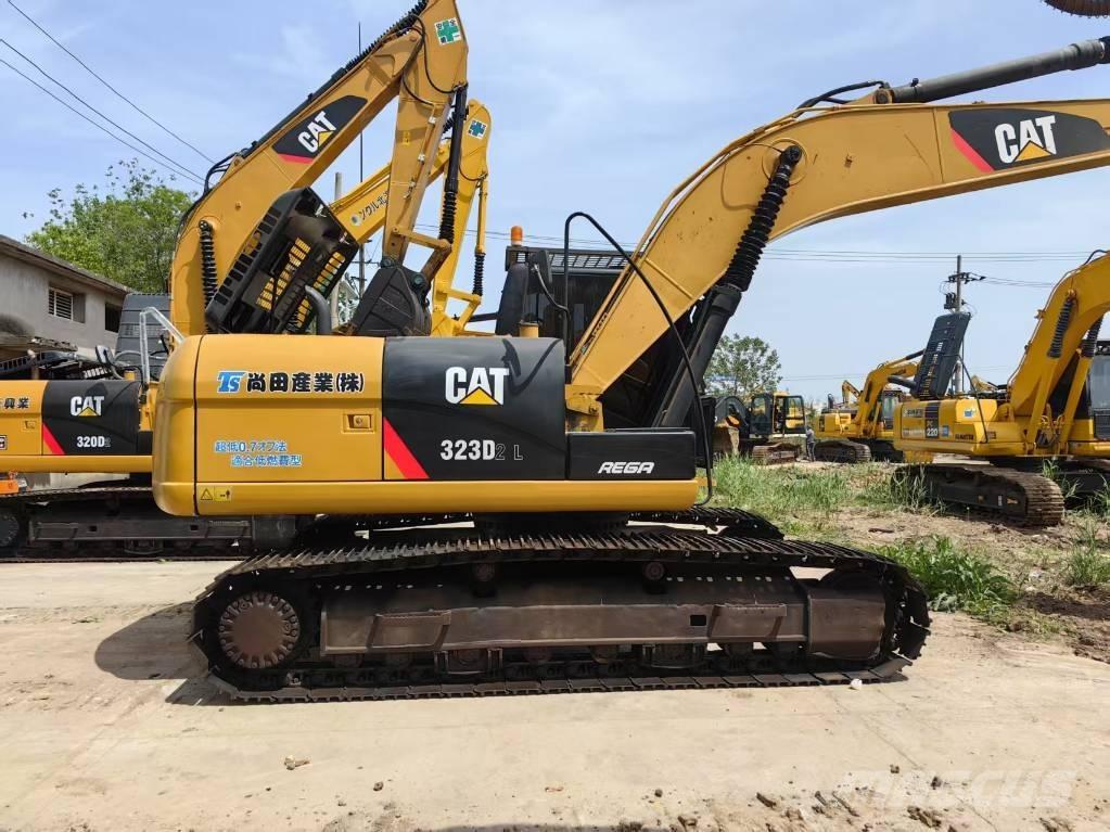 CAT 323 D Escavatori cingolati