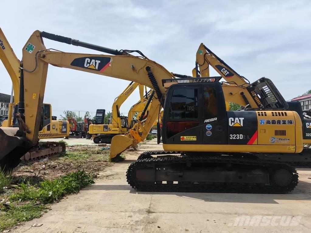 CAT 323 D Escavatori cingolati