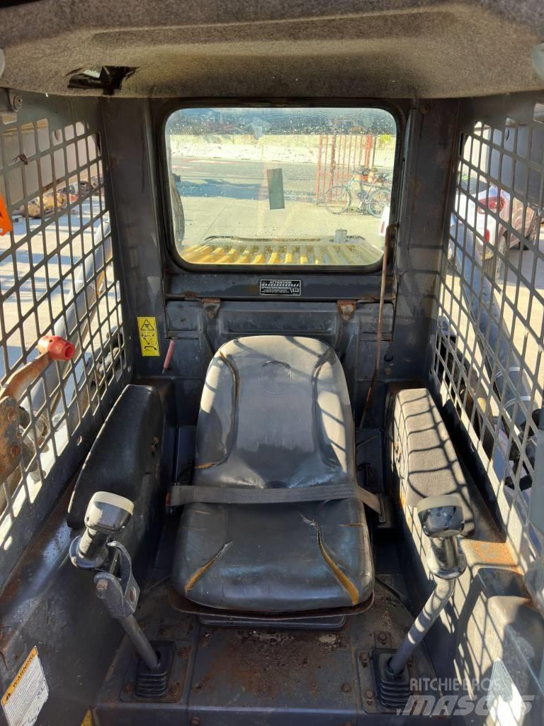 New Holland C 185 Mini Pale Gommate