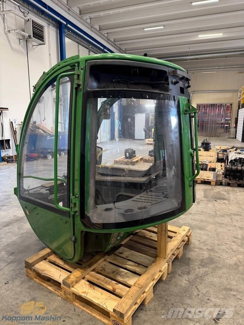 John Deere 1210E Cabine e interni
