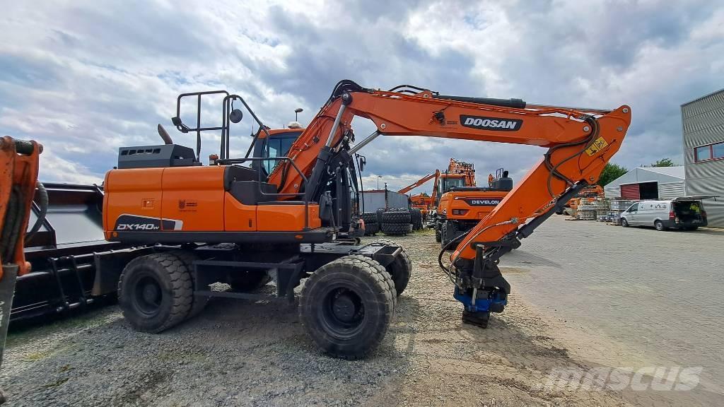 Doosan DX140W-5 Escavatori gommati