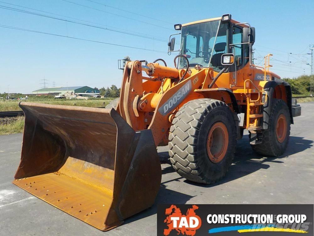 Doosan DL 300 Pale gommate