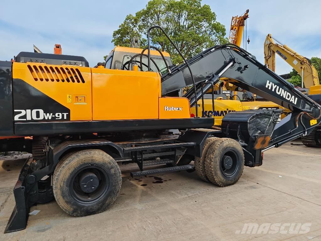 Hyundai R210W-9 Escavatori gommati