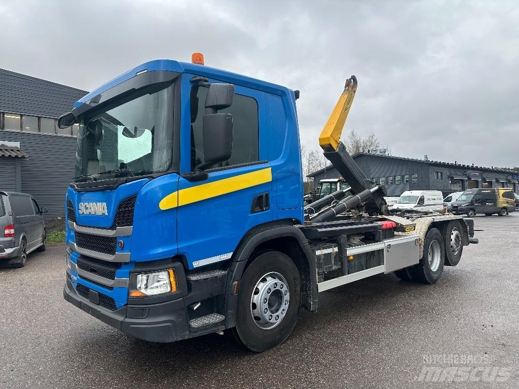 Scania P 360 Camion con gancio di sollevamento