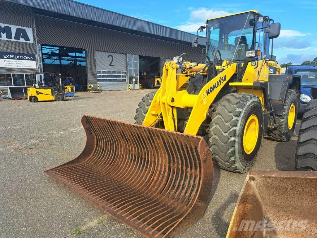 Komatsu WA 250-5H Pale gommate