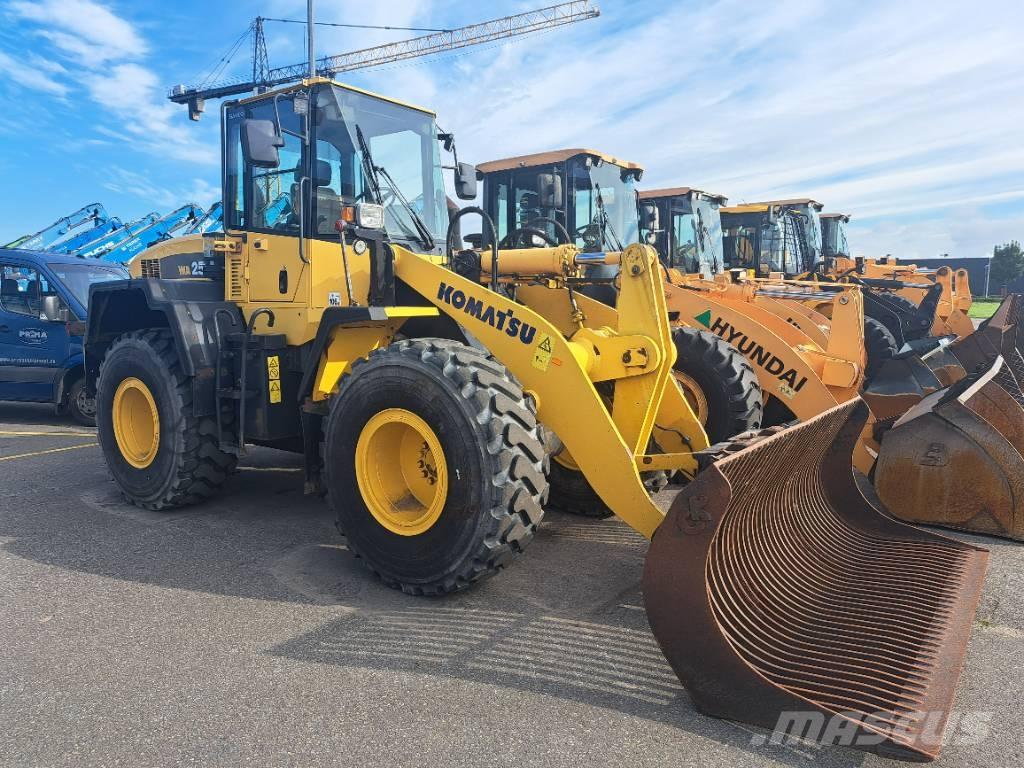 Komatsu WA 250-5H Pale gommate