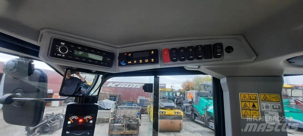 CAT 906 Pale gommate