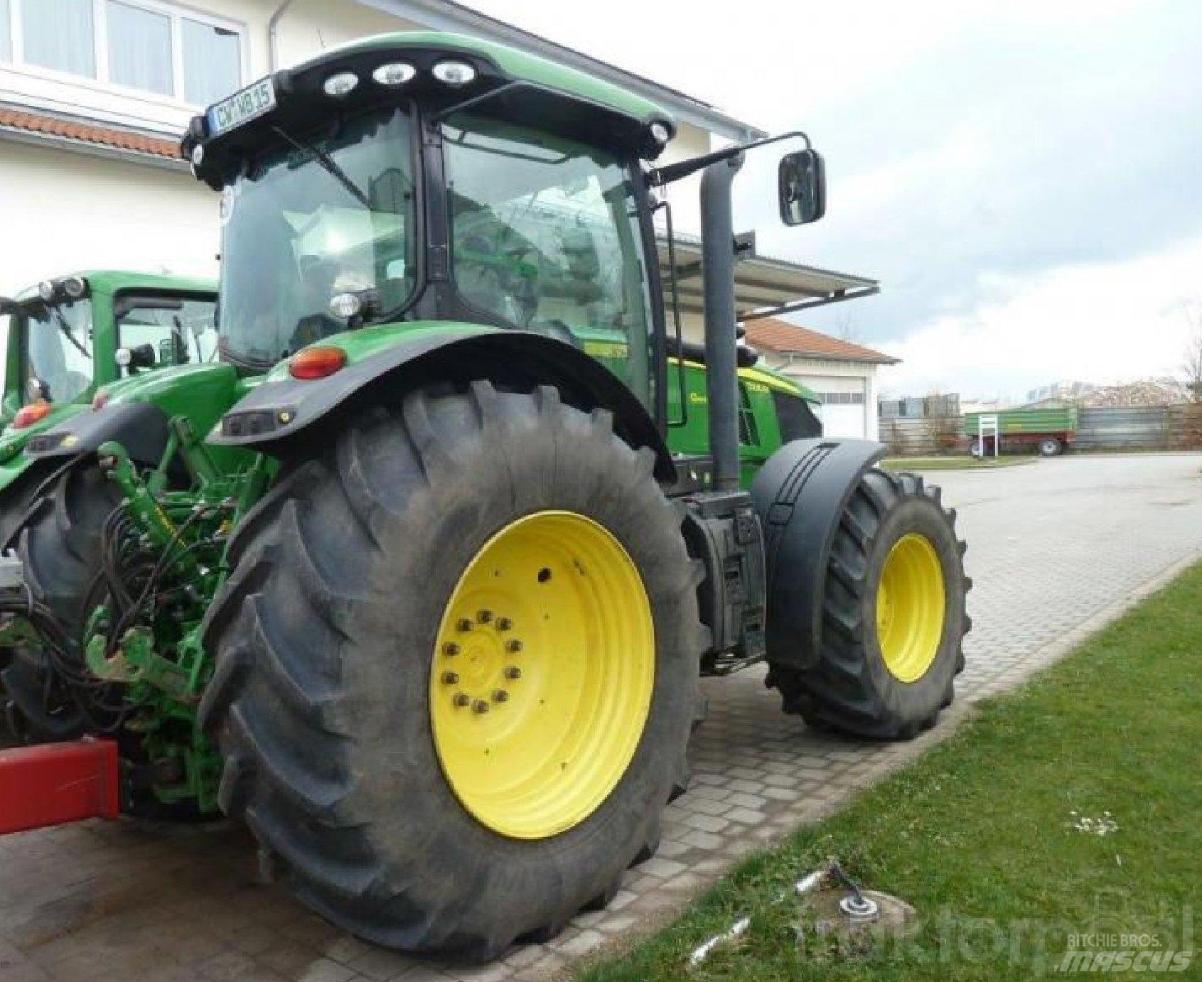 John Deere 7230R Trattori