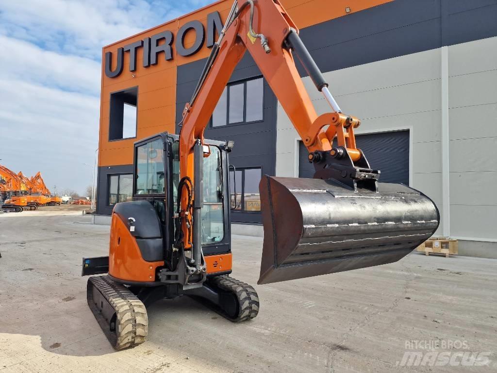 Hitachi ZX38U-6 Miniescavatori