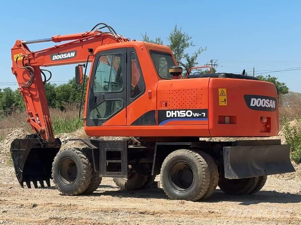 Doosan DH150 W-7 Escavatori gommati