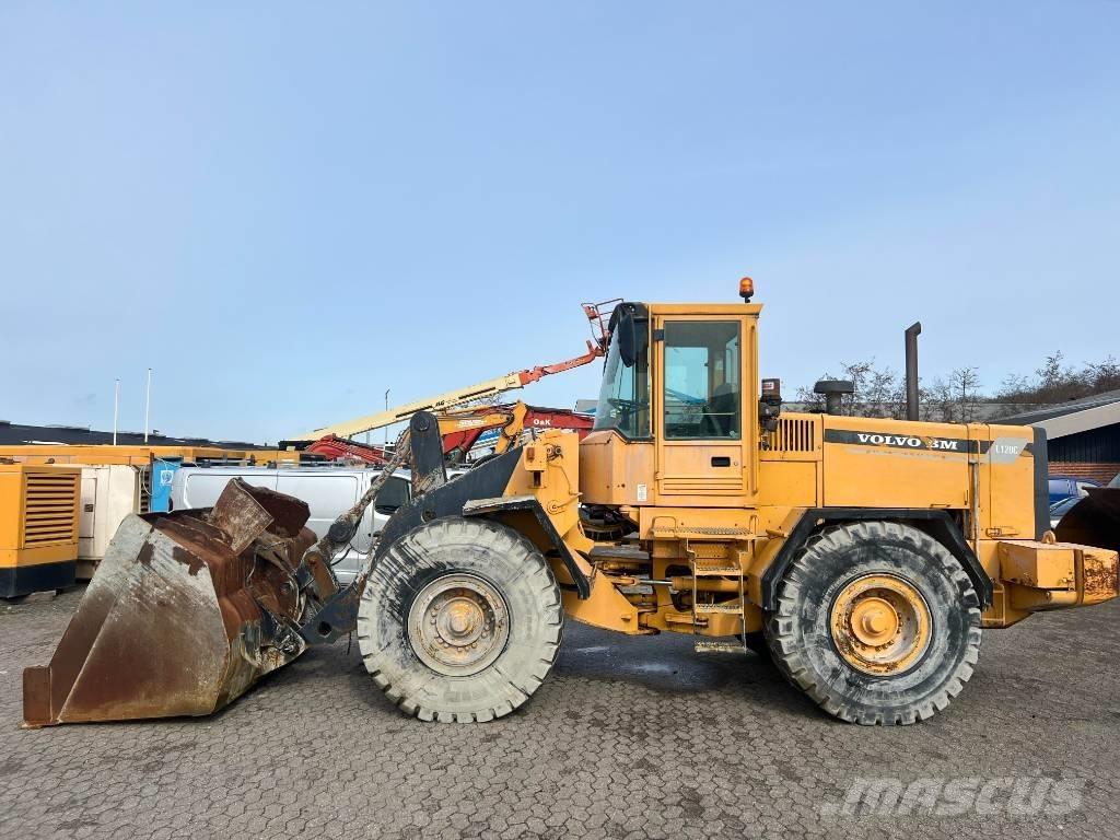 Volvo L 120 C Pale gommate