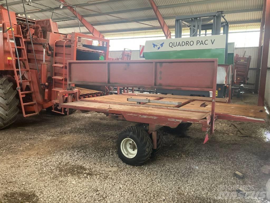 Hesston 4900 Presse quadre