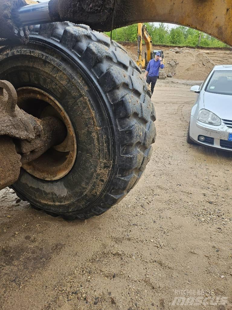 Komatsu WA 470 Pale gommate