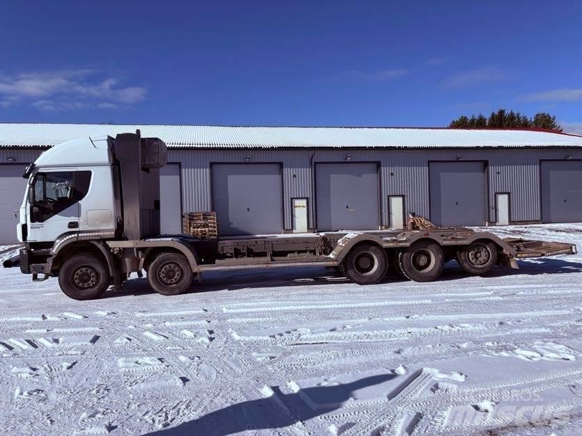 Iveco Trakker Camion per il trasporto di macchine forestali