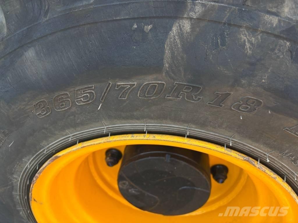 JCB 407 Pale gommate