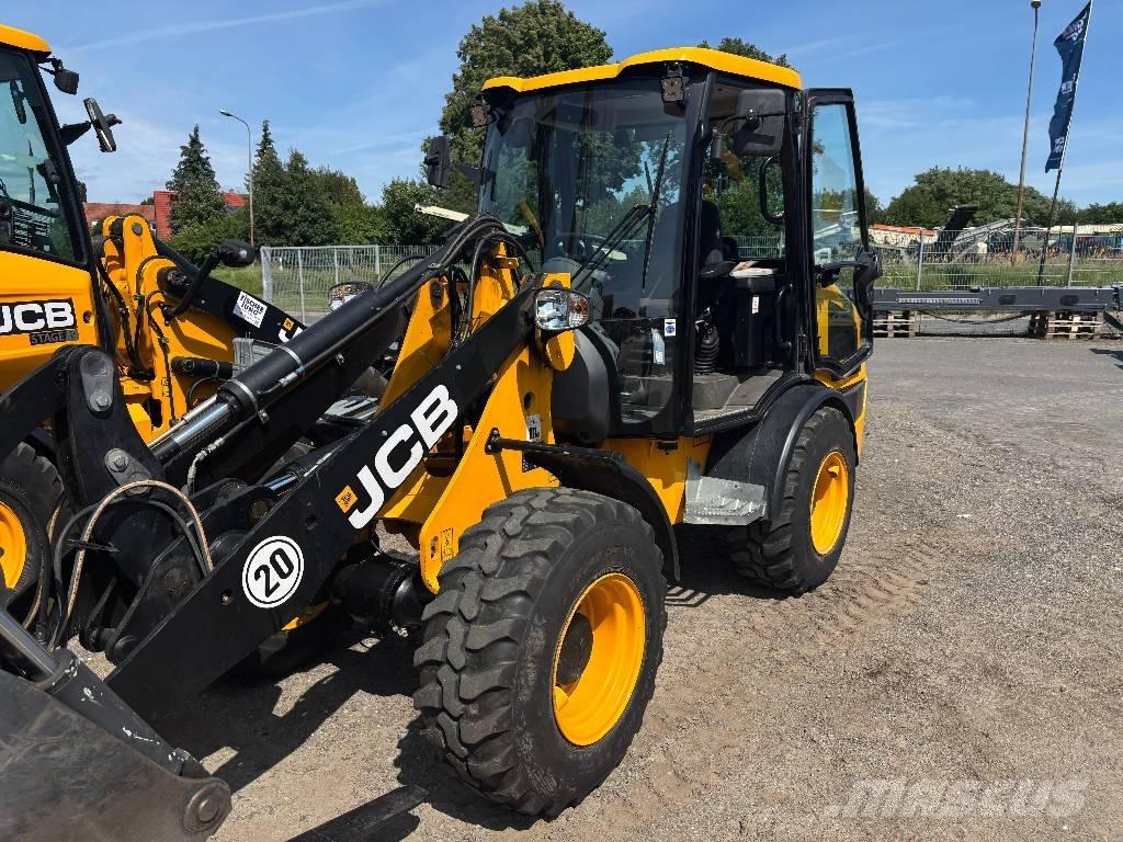 JCB 407 Pale gommate