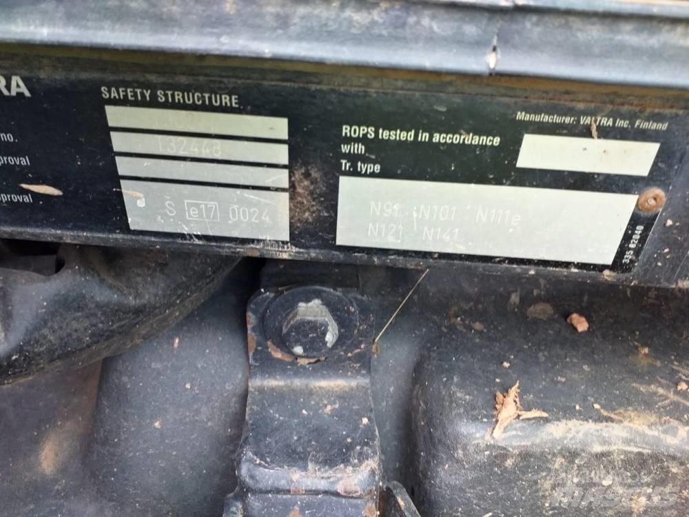 Valtra N121 Trattori