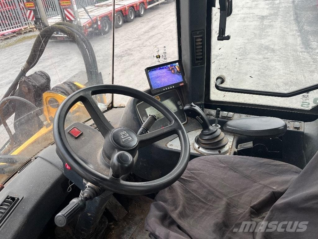 JCB 412 S Agri Pale gommate