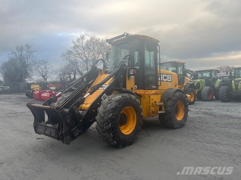 JCB 412 S Agri Pale gommate