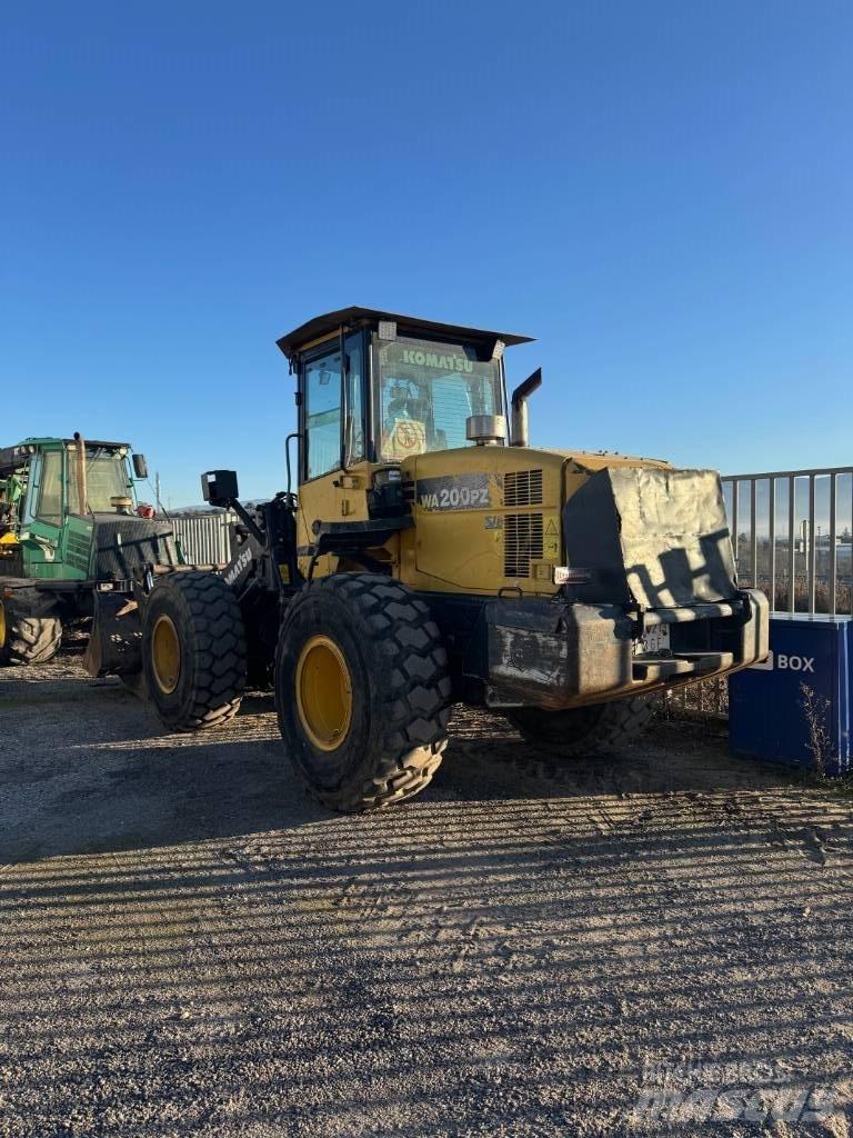 Komatsu WA 200 PZ-6 Pale gommate
