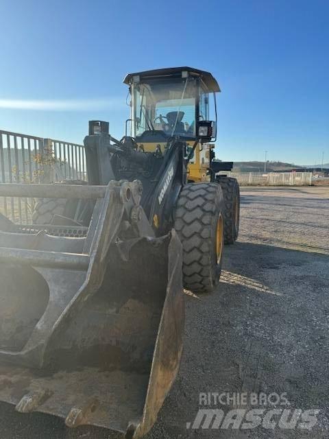 Komatsu WA 200 PZ-6 Pale gommate
