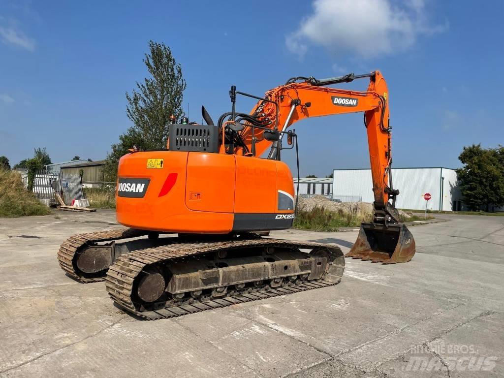 Doosan DX 235 LCR-5 Escavatori cingolati