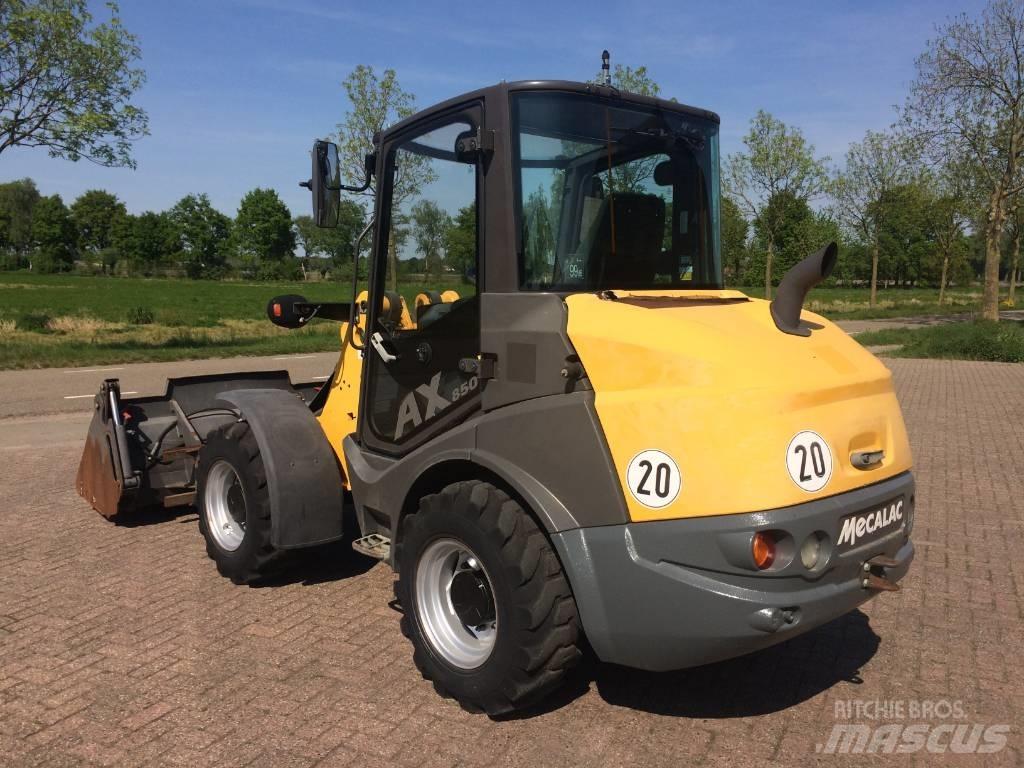 Mecalac AX 850 Pale gommate