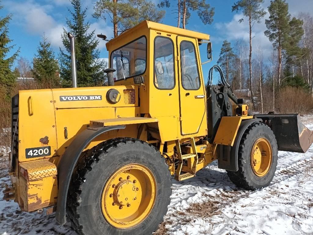 Volvo BM 4200 Pale gommate
