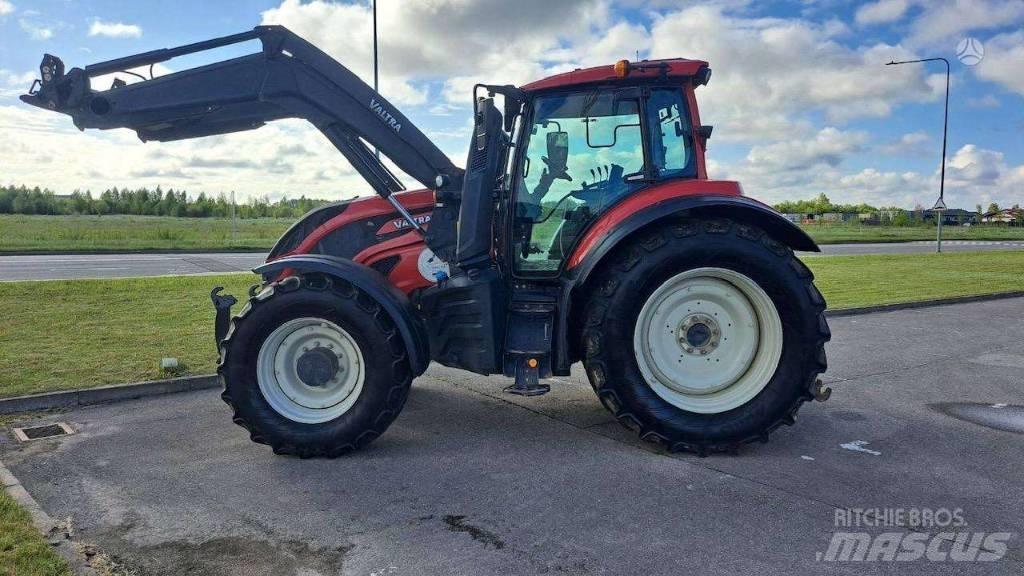 Valtra T 214 Trattori