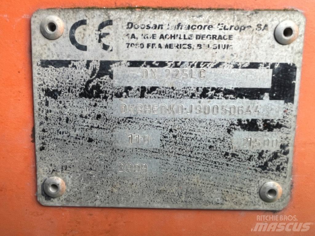 Doosan DX 225 LC Escavatori a lunga portata