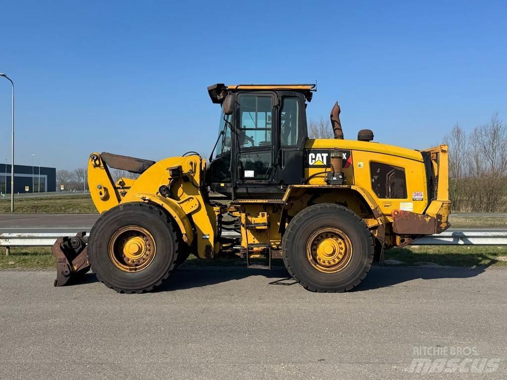 CAT 938K Pale gommate
