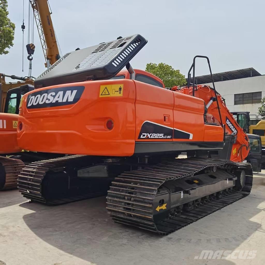 Doosan DX 225 Escavatori cingolati