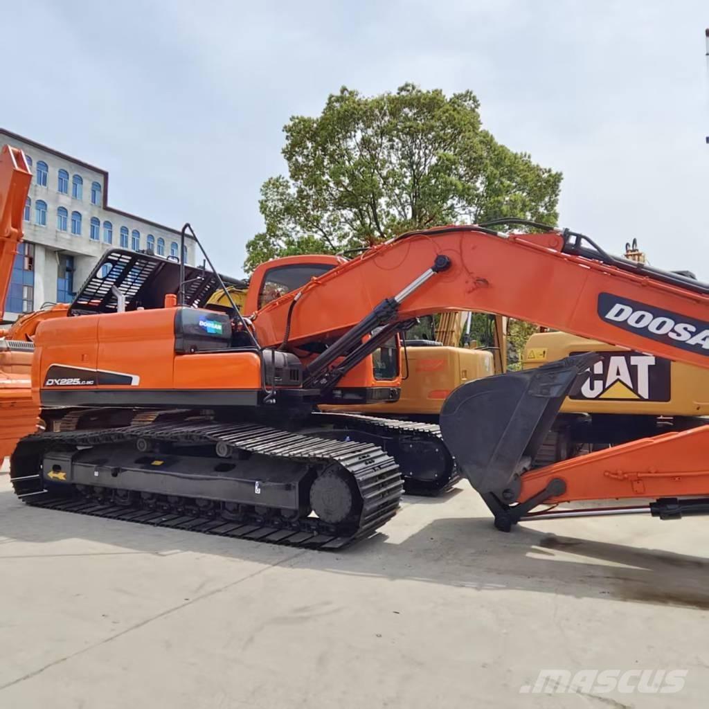 Doosan DX 225 Escavatori cingolati