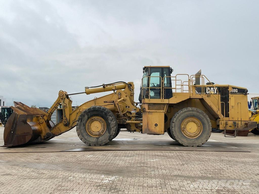 CAT 988G Pale gommate