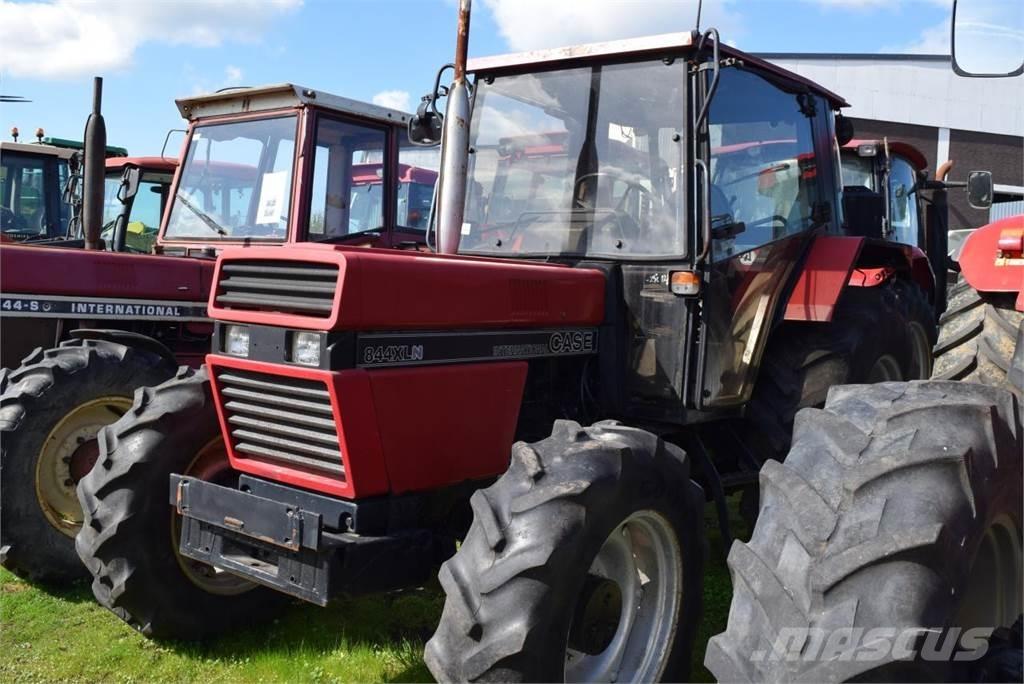Case IH 844 XLN Trattori