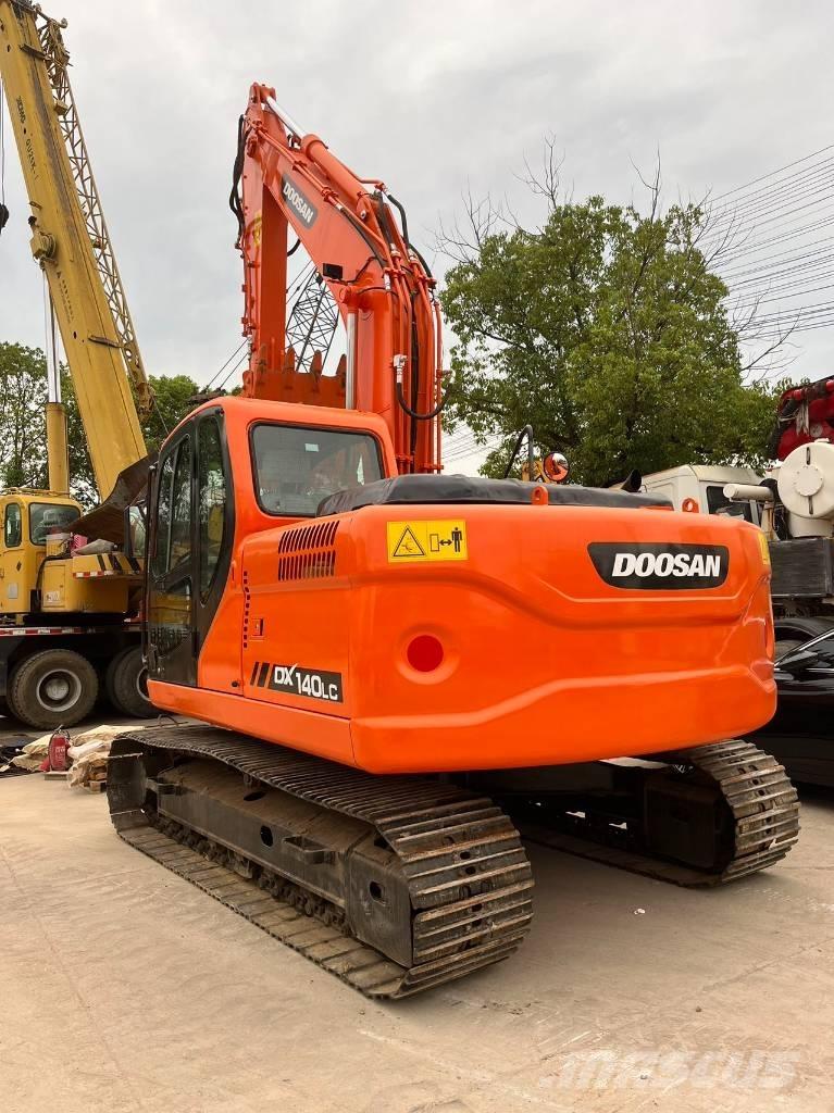 Doosan DX 140 LC Escavatori cingolati