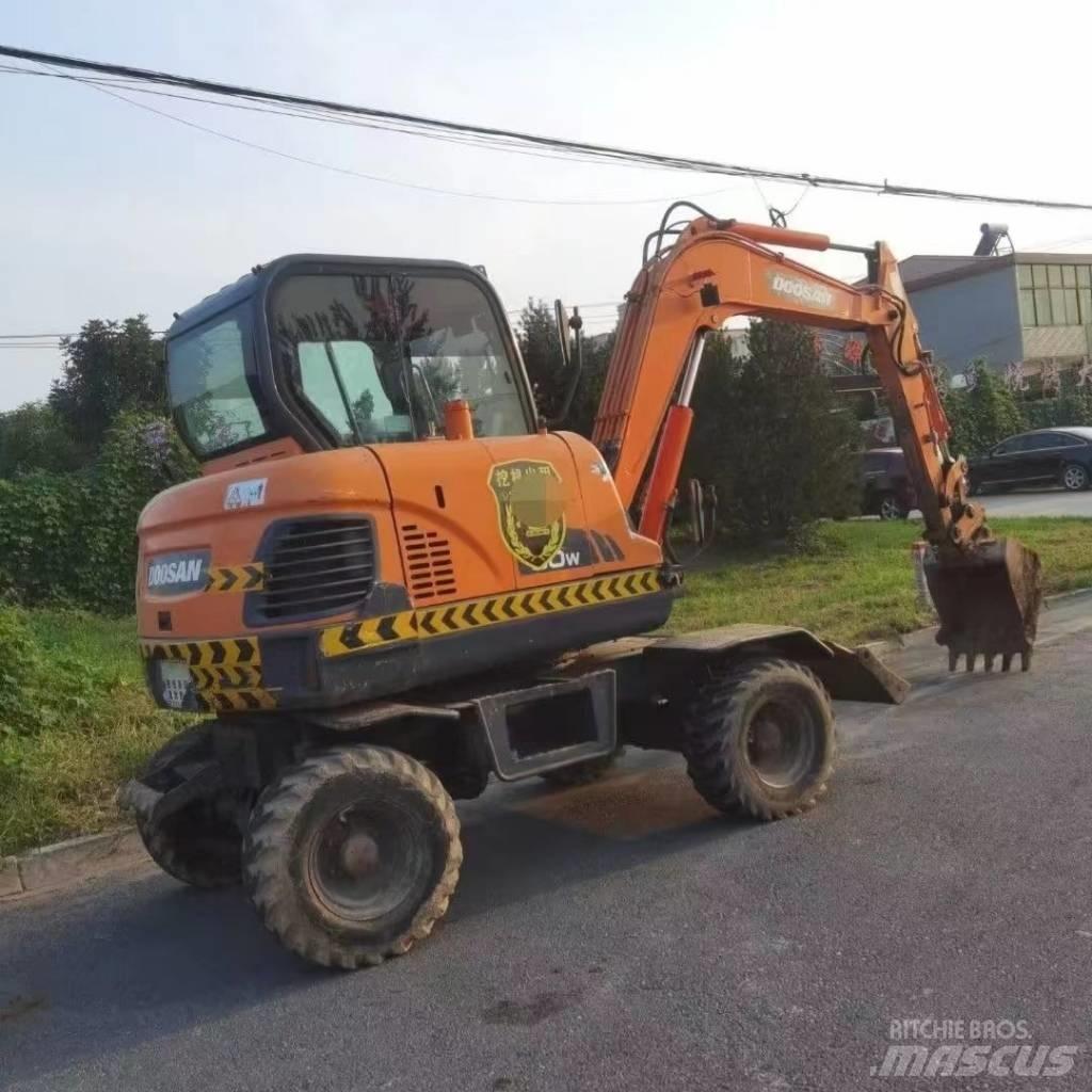 Doosan DX60W Escavatori gommati