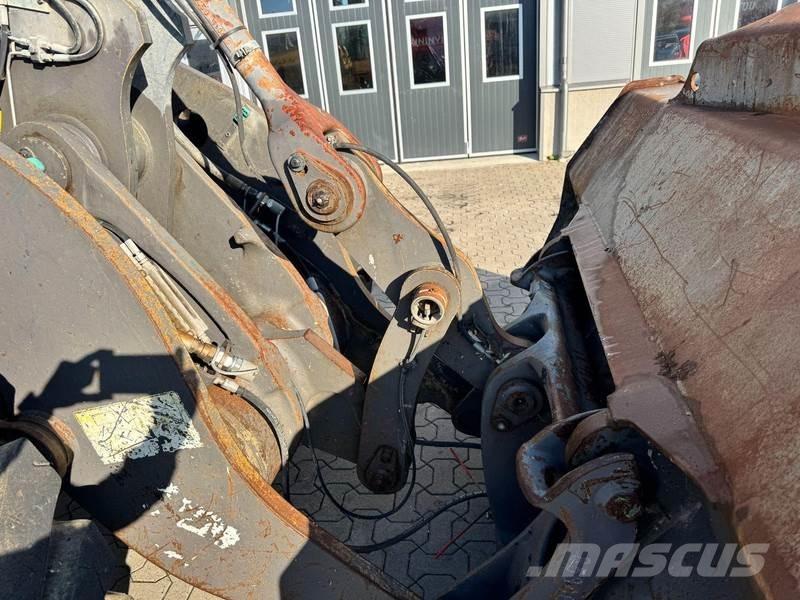 Volvo L90F Pale gommate