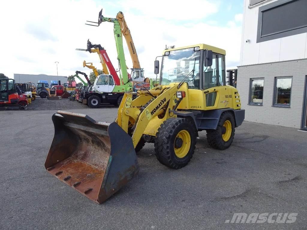 Komatsu WA65-3 Pale gommate