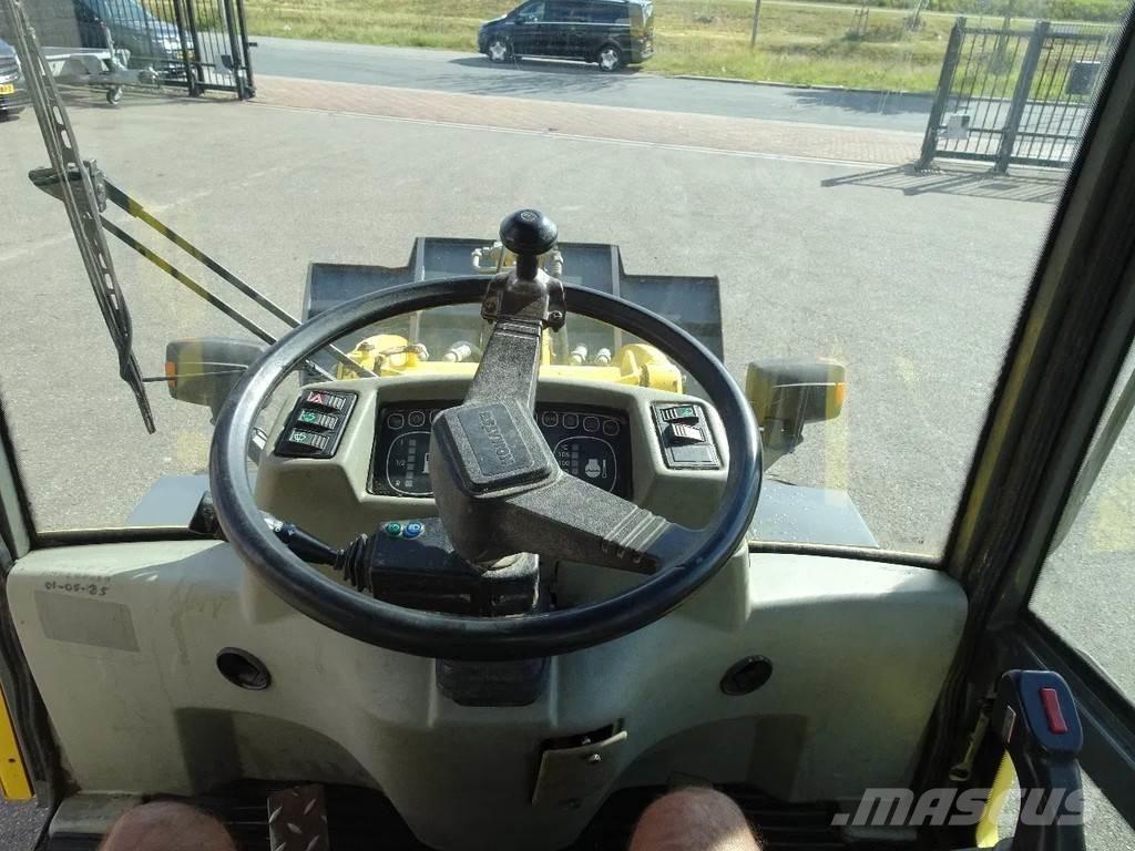 Komatsu WA65-3 Pale gommate