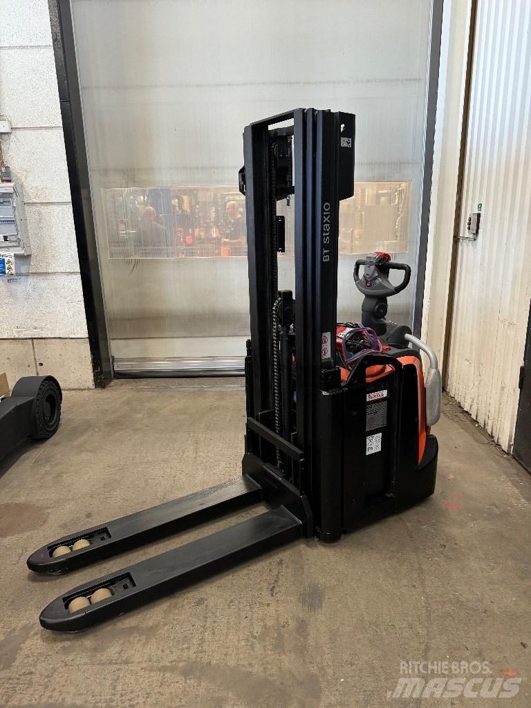Toyota SPE120L Transpallet uomo a terra