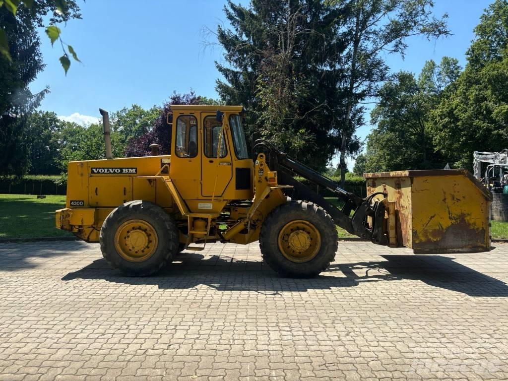Volvo BM 4300 Pale gommate