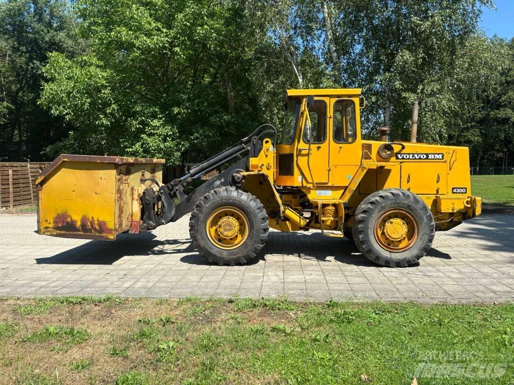 Volvo BM 4300 Pale gommate