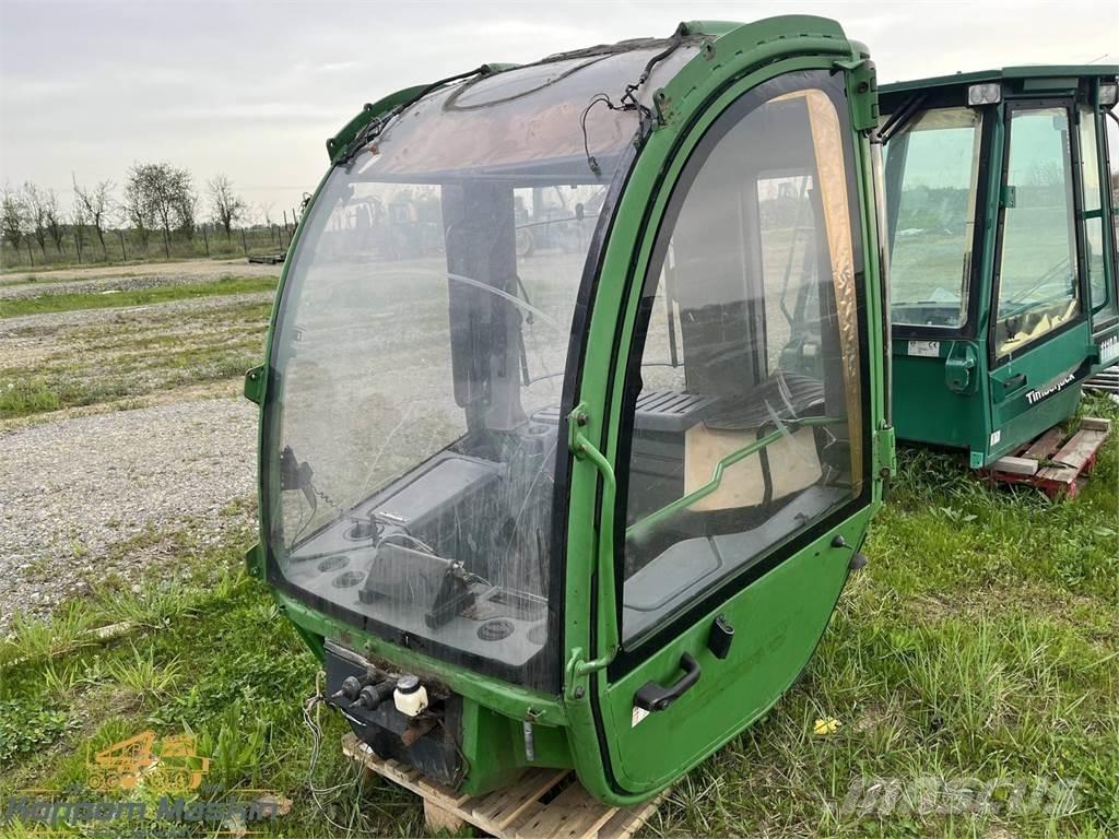 John Deere 1470E Cabine e interni